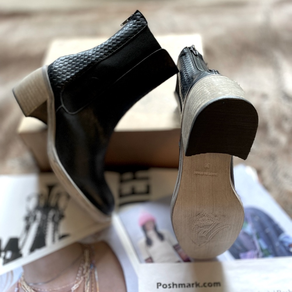 Free People Essential Chelsea Boots - Picture 11 of 15